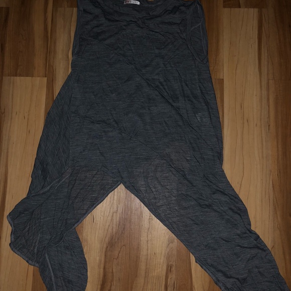 Amber Sakai Gray designer sleeveless top - Picture 4 of 4